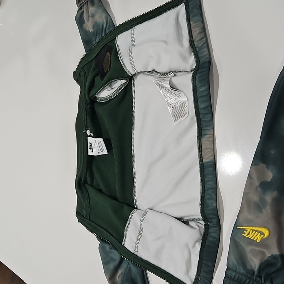 12/Mth Nike Dark Green and Gray Tracksuit with Yellow Logo Nwot - Picture 4 of 6
